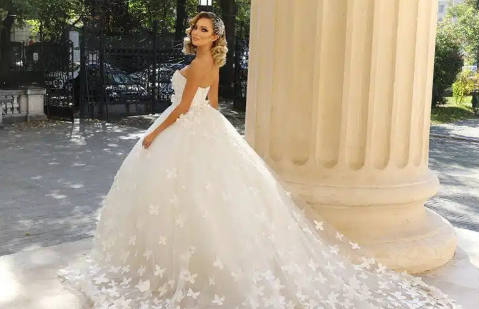 Black and White Minimalist Fashion Photo Collage Banner 391 x 271 px 1500 x 1000 px 1600 x 1000 px 1550 x 1000 px 11