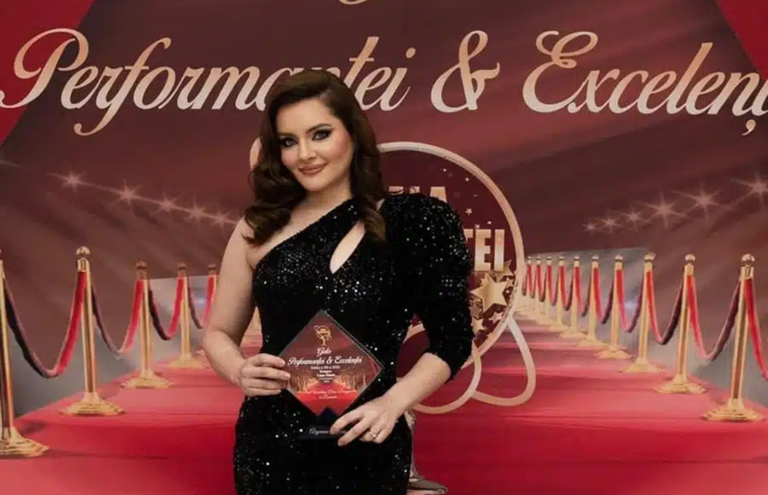 Black and White Minimalist Fashion Photo Collage Banner 391 x 271 px 1500 x 1000 px 1600 x 1000 px 1550 x 1000 px 15