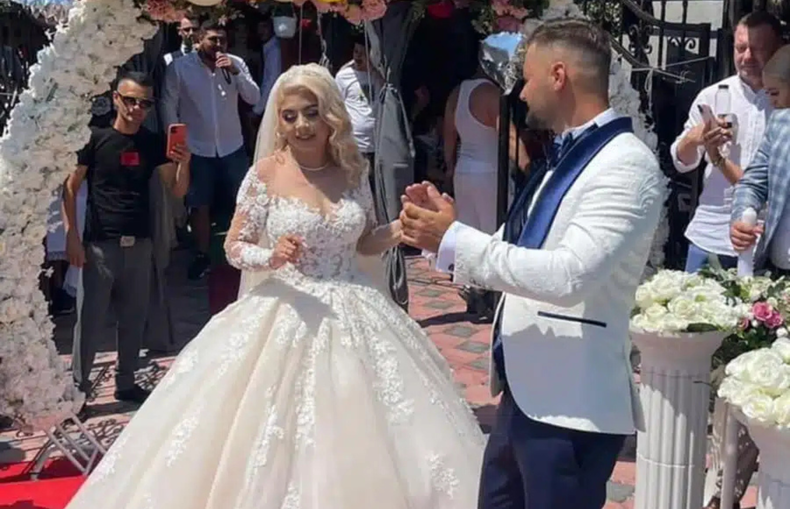 Black and White Minimalist Fashion Photo Collage Banner 391 x 271 px 1500 x 1000 px 1600 x 1000 px 1550 x 1000 px 18