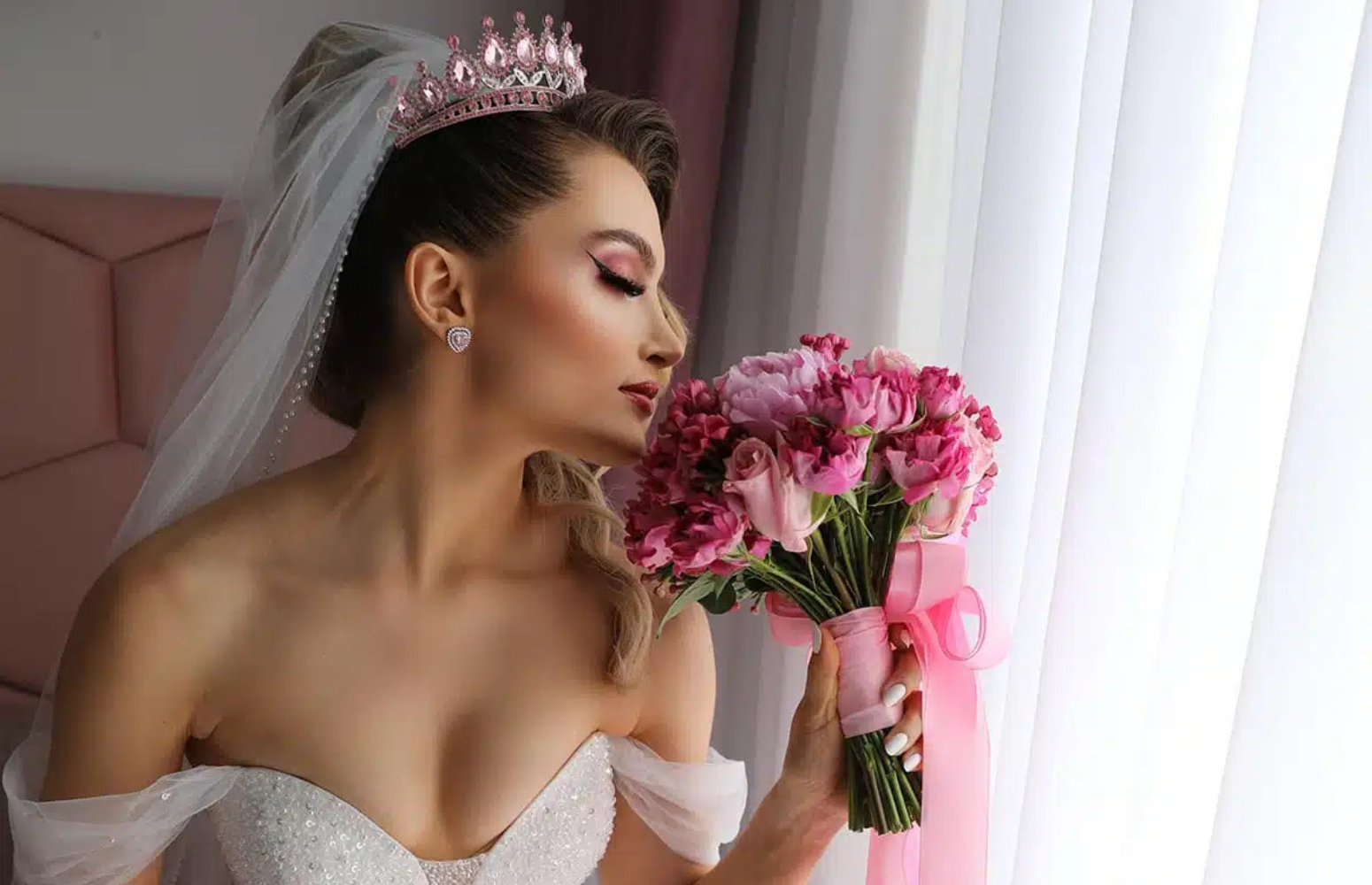 Black and White Minimalist Fashion Photo Collage Banner 391 x 271 px 1500 x 1000 px 1600 x 1000 px 1550 x 1000 px 3