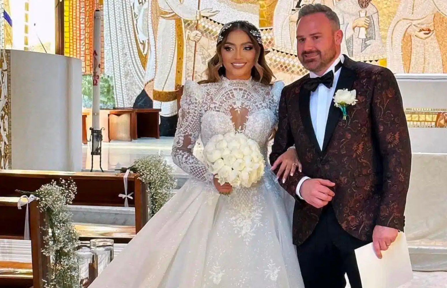 Black and White Minimalist Fashion Photo Collage Banner 391 x 271 px 1500 x 1000 px 1600 x 1000 px 1550 x 1000 px 6