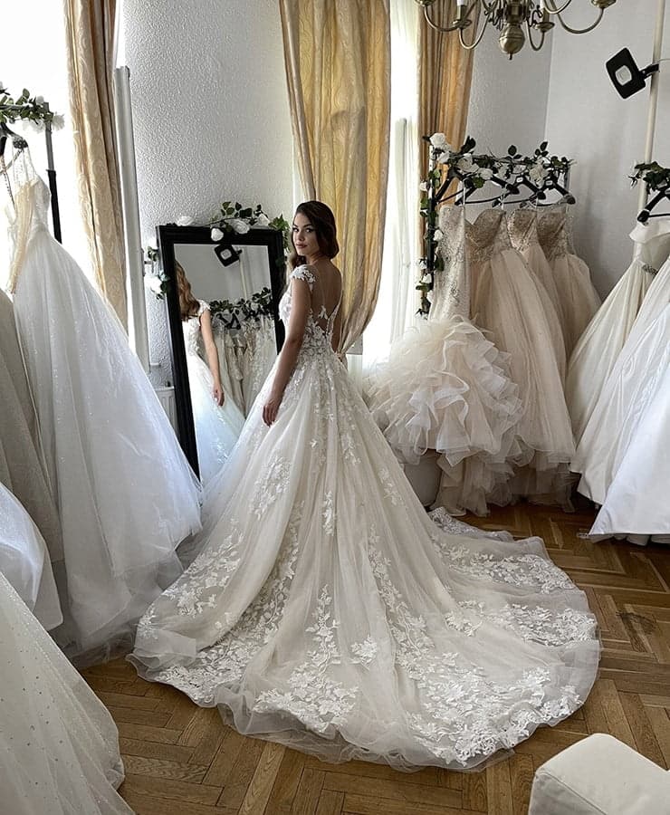 how much will a wedding dress cost in 2024 2
