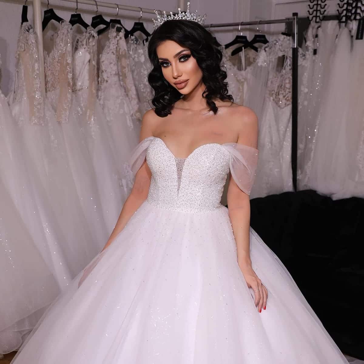 cu cat timp inainte de nunta se cumpara rochia de mireasa