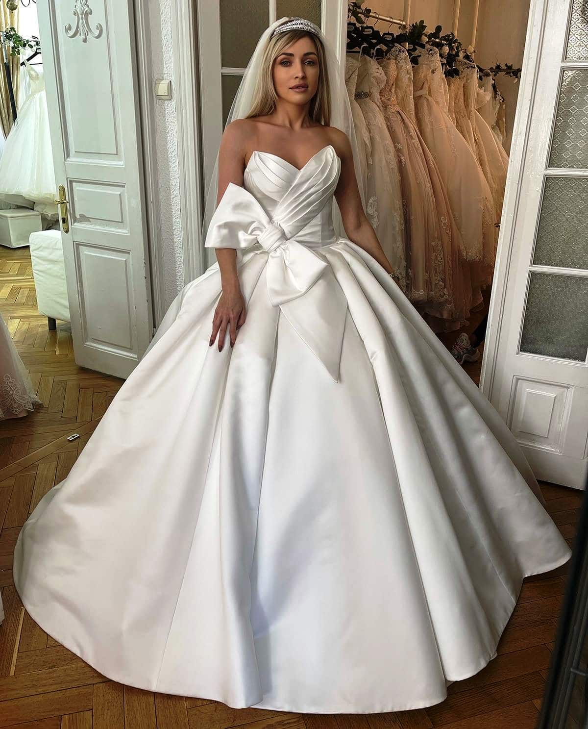 rochii de mireasa la moda in 2024