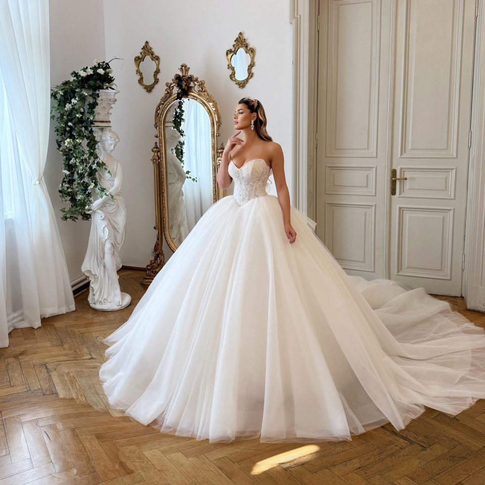 Meredith wedding dress scaled