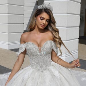 Rochie-de-mireasa-stil-printesa-Grace-2-scaled-1.jpeg
