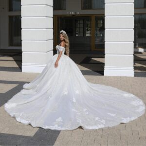 Rochie-de-mireasa-stil-printesa-Grace-3-scaled-1.jpeg